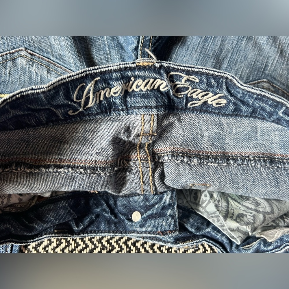 American Eagle Skinny 77 light/medium wash distressed skinny jeans - Picture 7 of 7